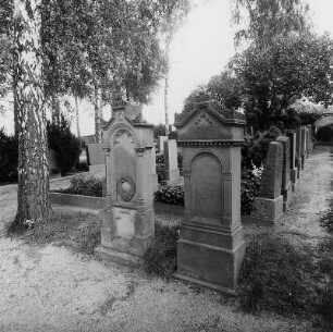 Friedhofsanlage; Reinheim, Pfarrweg 9