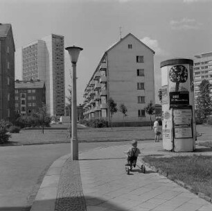 Dresden. Wohngebiet zwischen Leningrader Straße und Wiener Straße, hinten quer Hauptbahnhof