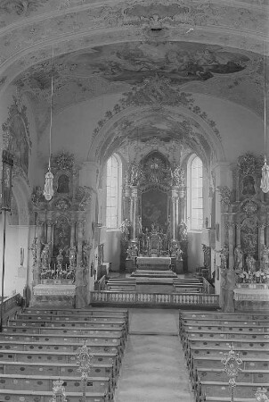 Mittenwald. Kirche St. Peter und Paul, Inneres, Blick zum Altar