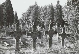 Milkel, Friedhof, sorbisch beschriftete Grabkreuze