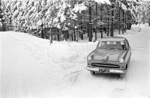 Unterstmatt: Ford auf der Schwarzwaldhochstraße; vom fahrenden Schneepflug aus