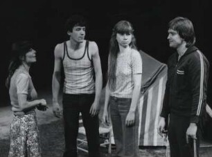 Ein Fest bei Papadakis: Serpil Simsek, Stefan Gossler, Benita Rinne, Stefan Fredrich