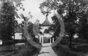 Alexander Pavillon im Schlosspark Marienburg