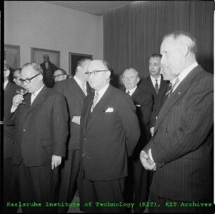 Unterzeichnung des Vertrags zur Gründung und zum Betrieb des Instituts für Transurane (ITU) zwischen der Bundesrepublik Deutschland (BRD)/Gesellschaft für Kernforschung (GfK) und der Europäischen Atomgemeinschaft (EURATOM) im Bürgersaal des Karlsruher Rathauses