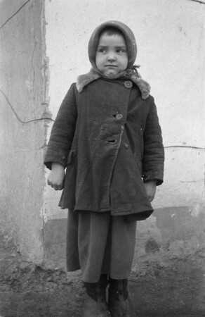 Zweiter Weltkrieg. Zur Einquartierung. Sowjetunion. Porträt eines kleinen russischen Mädchens