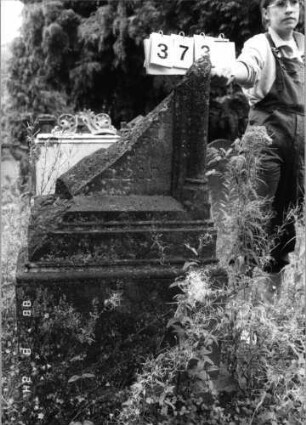 Grabstein 373 (Index: 100095465) Maße HxBxT: 125x57x21 cm: Grabstein 373