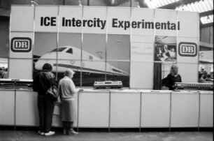 Basel: Deutsche Bundesbahn Stand mit ICE