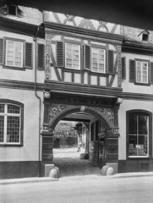 Eingang zum Innenhof des Hotels Posthof in Bacharach