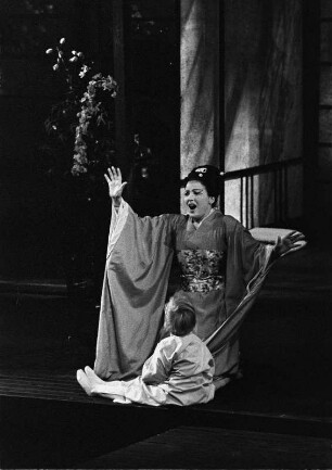 Szenenbilder aus "La Bohème", Oper in vier Bildern von Giacomo Puccini. Komische Oper Berlin, Juli 1960