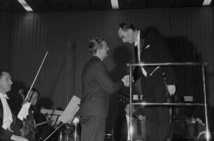 Donaueschingen: Donaueschinger Musiktage; Krzysztof Penderecki, Polen und Rosbaud auf Podium