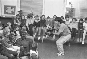 Hanauer Puppentheater von Oskar Feder. Gastspiel in der Grundschule Hagsfeld