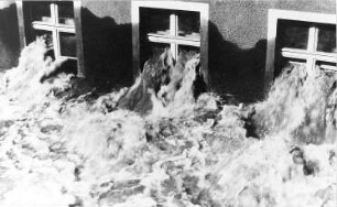 Görlitz. Obermühle, Turbinenhaus beim Hochwasser im Juli 1981, Repro