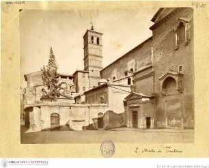 Santa Maria in Trastevere, Rechte Seitenfront / Nordfassade