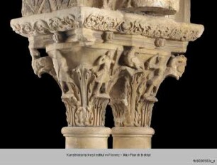 Kapitell mit kämpfenden Figuren und Tieren - N23Sh22
