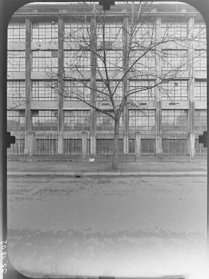 Dresden-Striesen, Glashütter Straße 101. Fabrikgebäude (1936-1938). Straßenfront (Teilansicht)
