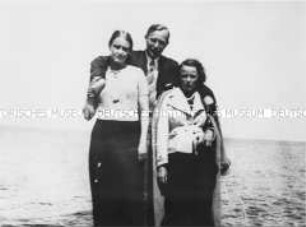 Arvid und Mildred Harnack mit Martha Dodd, der Tochter des amerikanischen Botschafters in Berlin