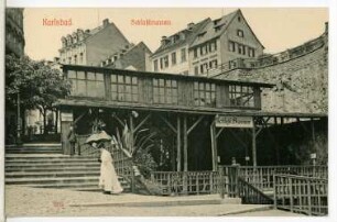 Karlsbad. Schloßbrunnen : Karlsbad, Marktplatz am Schloßberg. Schloßbrunnen. Holzbau vor Errichtung der neuen Schloßkolonnade durch Friedrich Ohmann (1910-1912)