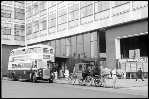 Dublin: zwei Stock Bus und Pferdedroschke