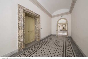 Palazzo Falconieri, Flur
