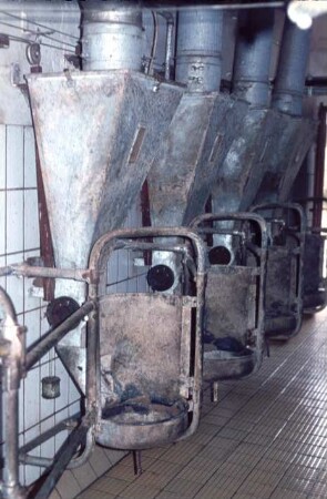 Fotografie: Melkstand, Fischgrätenmelkstand, Fütterungstechnik, Kraftfutterautomat