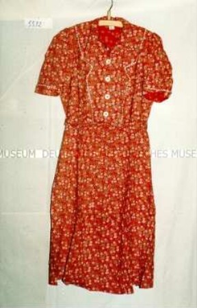 Kleid (mit Gürtel)