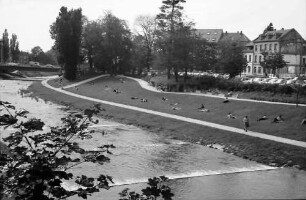 Freiburg: Dreisam von der Kaiser-Joseph-Brücke mit Anlagen Schreiberstraße