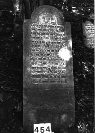 Grabstein 454 (Index: 99897125) Maße HxBxT: 137x52x11 cm: Grabstein 454