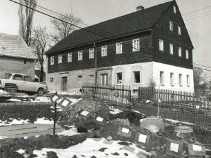 Gornau-Dittmannsdorf, Hauptstraße 110. Wohnstallhaus eines ehemaligen Dreiseithofes (um 1863). Straßenansicht