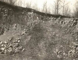 Lausitzer Bergland. Strohmberg bei Weißenberg. Verwitterungszone des Deckenbasalts