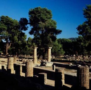 Olympia, Altis. Heraion, um 600 v. Chr. Blick nach Südosten vom Hang des Prytaneions