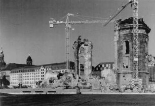 Blick zur Ruine der Frauenkirche während ihrer archäologischen Enttrümmerung
