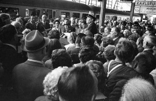 Empfang im Karlsruher Hauptbahnhof für den 200. Sonderzug zur Bundesgartenschau.