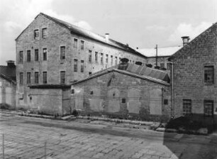 Dresden, Leipziger Straße 6. Ehem. VEB Sanitärporzellan. Werkstraße nach dem Haupteingang. Ansicht nach Nordwesten