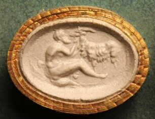 Ein sitzender Faun füttert einen Bock (Daktyliothek, Supplement)