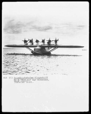 Das Flugschiff Do X, 1929, auf dem Bodensee bei Friedrichshafen
