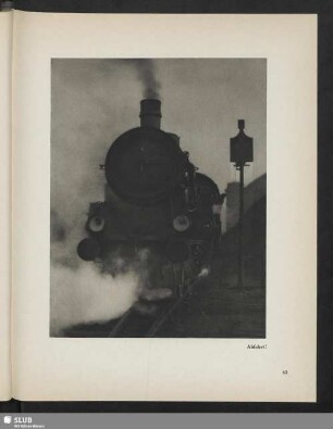Abfahrt! Eine Schnellzuglokomotive