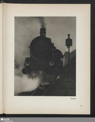 Abfahrt! Eine Schnellzuglokomotive