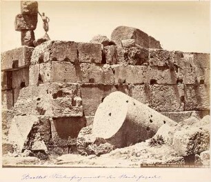 Baalbek, Säulenfragmente der Nordfassade