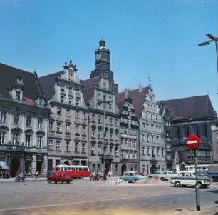 Wroclaw (Breslau). Markt, Patrizierhäuser auf der West-Seite des Großen Ringes gegen die Elisabeth-Kirche