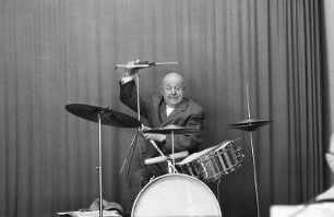 Musikant im Altersheim, Leipzig