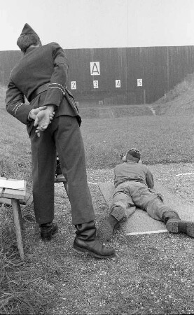 Schießwettbewerb der Luftwaffengruppe Süd auf dem Standort-Schießstand im Mörscher Wald.