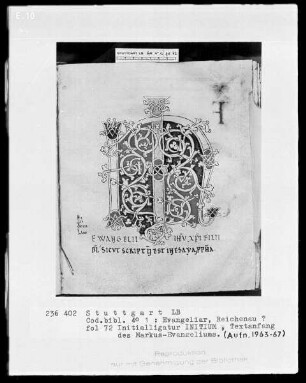 Evangeliar — Initialligatur INITIUM, Textanfang des Markus-Evangeliums, Folio 72recto
