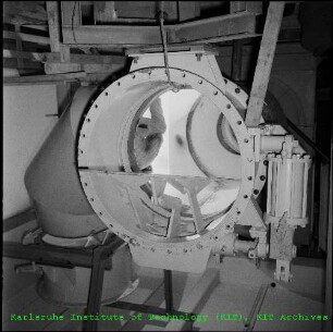 Detailaufnahme von Luftklappen einer Kleinanlage des Forschungsreaktors 2 (FR 2)