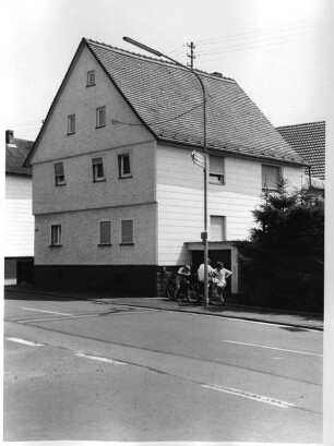 Schöffengrund, Bonbadener Straße 27