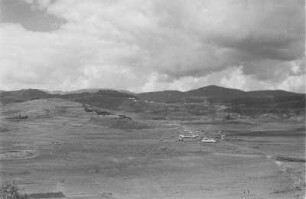 Hochebene von Dessie : Ebene Landschaft mit einer Siedlung