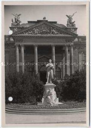 Wiesbaden, Staatsoper und Denkmal Friedrich Schiller