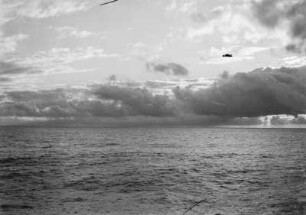 Wolken über dem Meer : Blick vom Schiff aus auf das Meer und Wolken