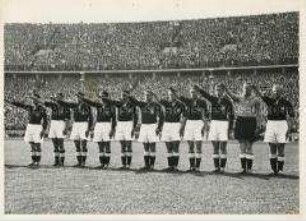 Die deutsche Fußball-Nationalmannschaft während der Nationalhymne vor dem Länderspiel gegen England