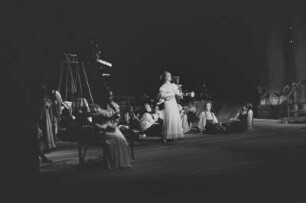 Szenenbilder aus "Eugen Onegin", Oper von Peter Tschaikowski. Deutsche Staatsoper Berlin, Generalprobe (?) 26.02.1975 (Premiere 27.02.1975)