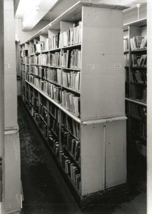 Dresden, Hettnerstraße 3. Gerhart-Potthoff-Bau. Sächsische Landesbibliothek - Staats- und Universitätsbibliothek Dresden (SLUB). Zweigbibliothek Bauingenieurwesen und Verkehrswissenschaft. Buchmagazin